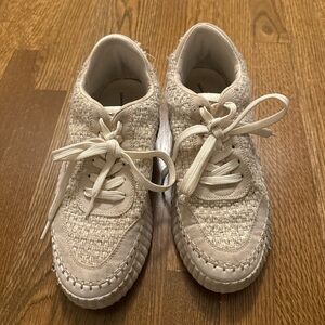 Universal thread women’s Cream platform Sneakers